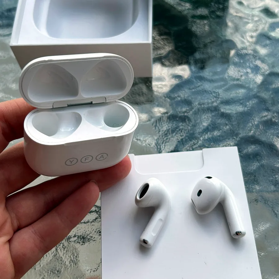 Apple AirPods 4 с активным шумоподавлением