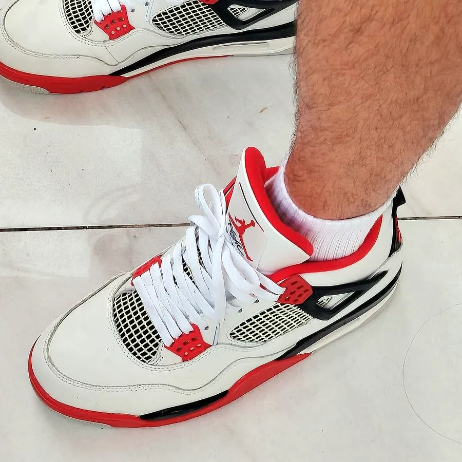 Jordan 4 Retro Fire Red, размер 43