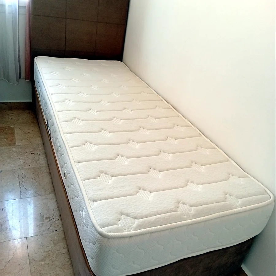 Кровать с матрасом 90x200 см