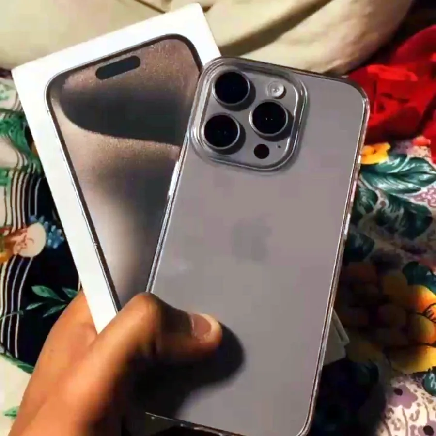 iPhone 15 Pro, 256 GB, заводское состояние