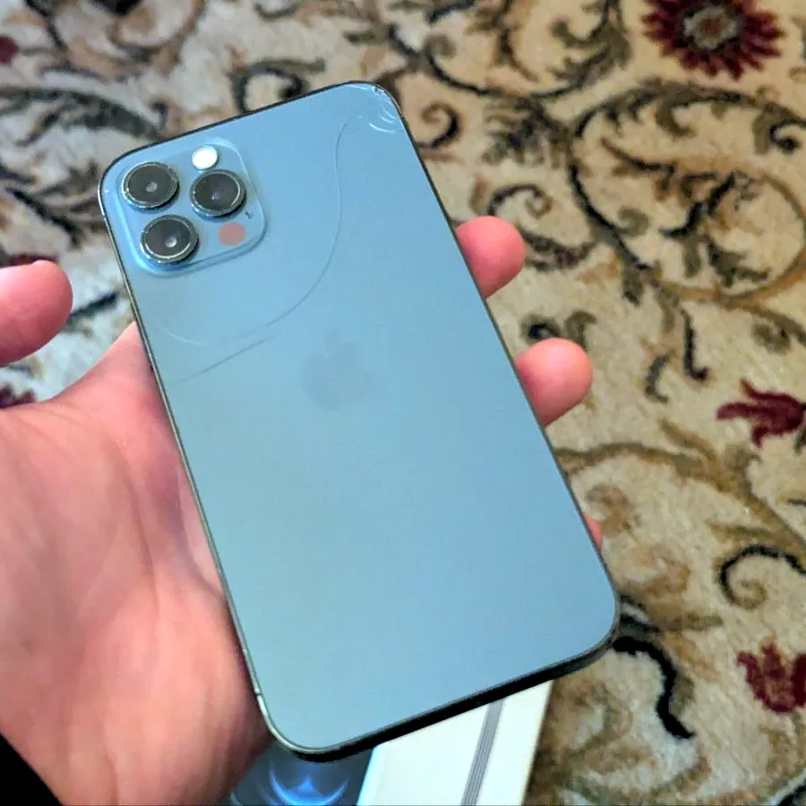 iPhone 12 Pro 128GB, трещина на задней крышке