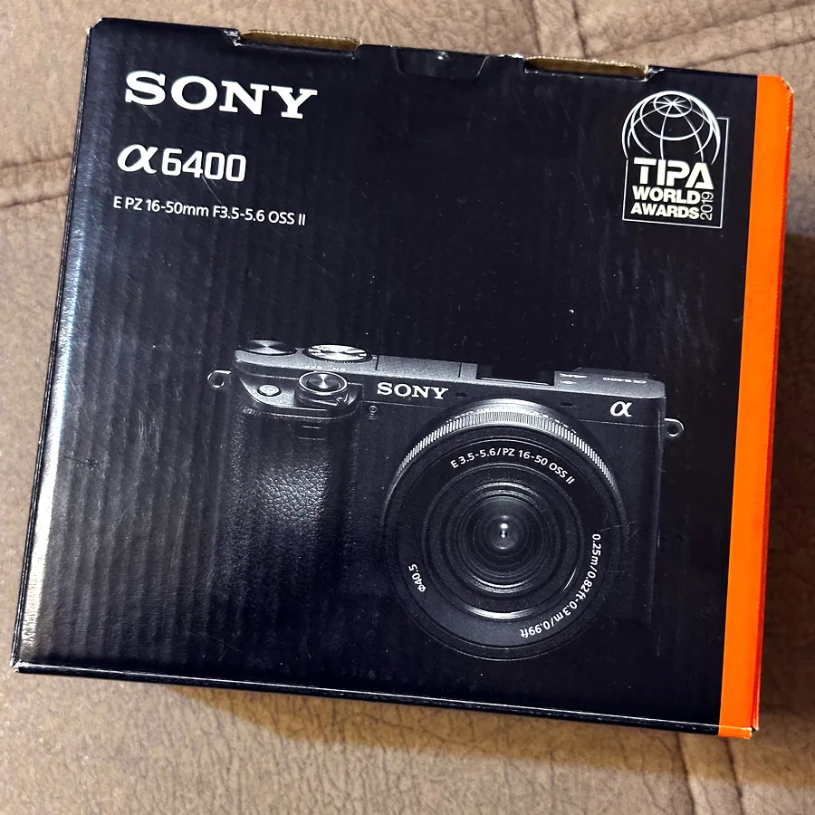 Sony A6400, новая, на гарантии, полный комплект