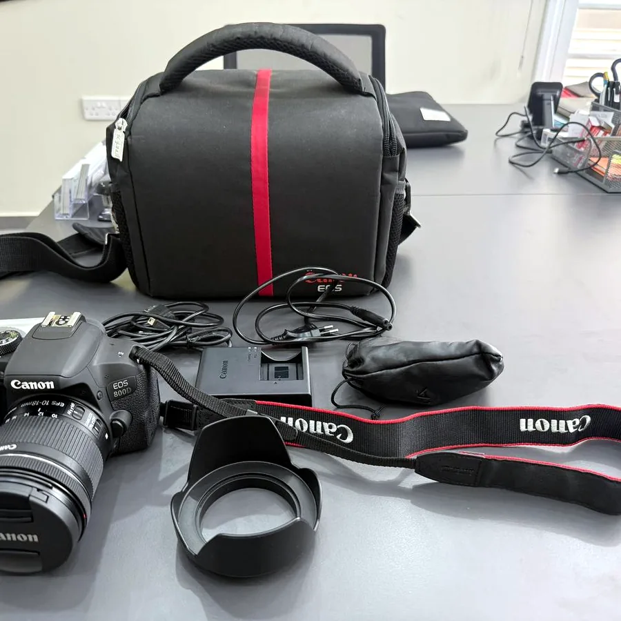 Canon EOS 800D с объективом 10-18mm