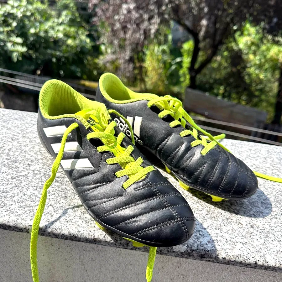 Футбольные бутсы Adidas, размер 38 EU