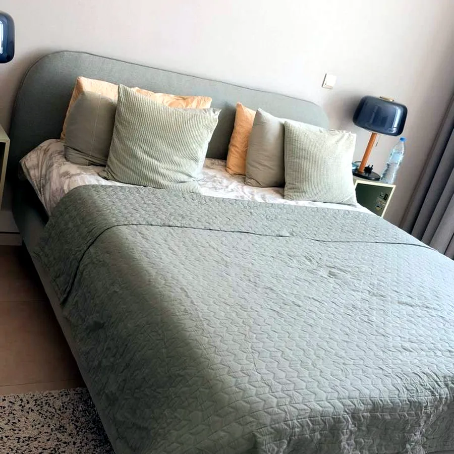 Кровать IKEA 180x200, мягкое изголовье