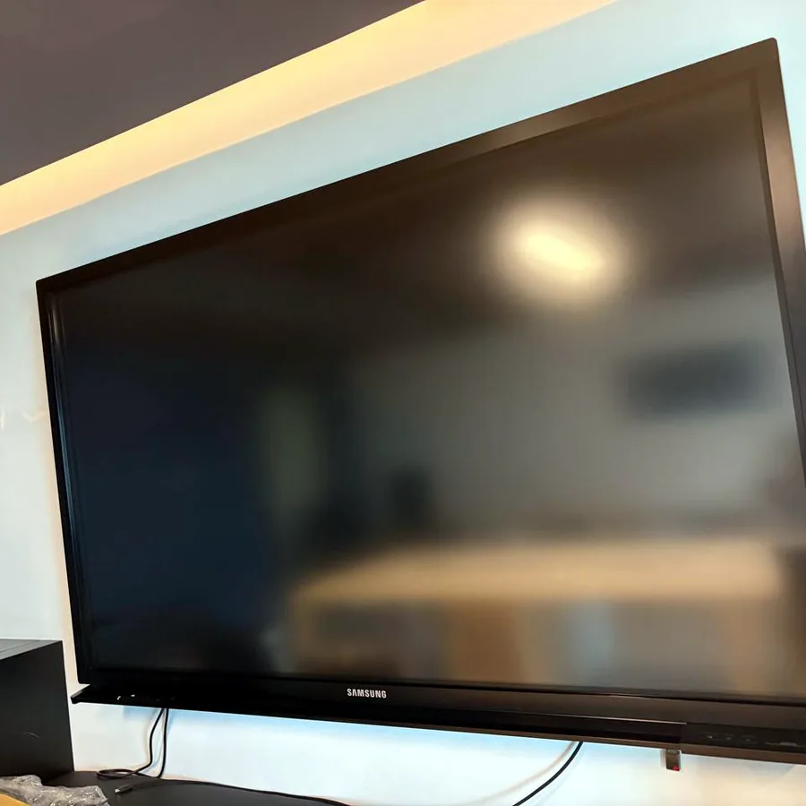 Samsung Smart Screen DM82E, 82 дюйма