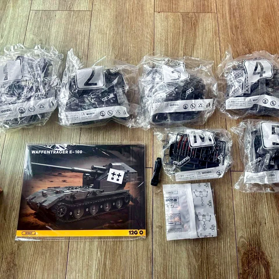 Конструктор 12GO танк Waffentrager E-100, масштаб 1:28