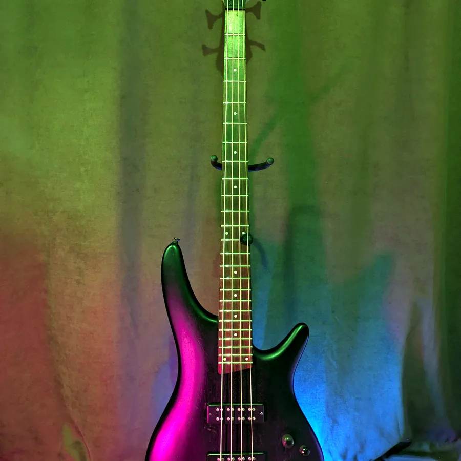 Бас-гитара Ibanez SR300 2022, с чехлом