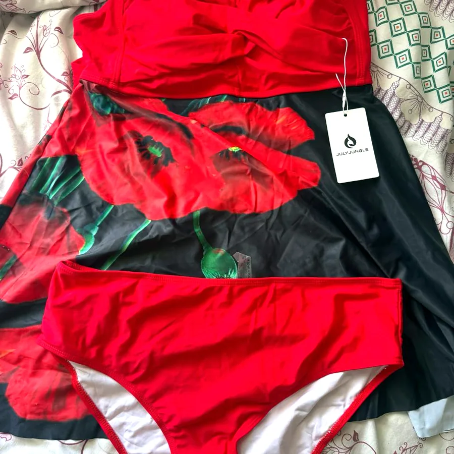 Купальники новые, размеры L и XL