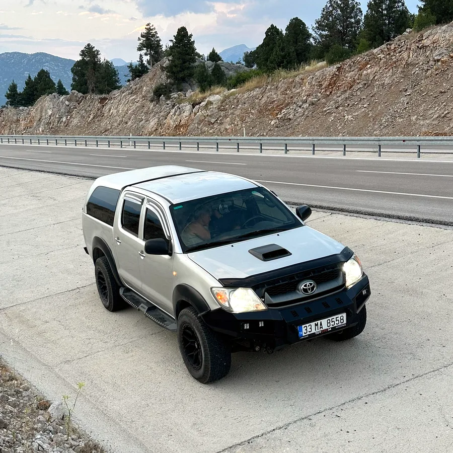 Toyota Hilux 2010, отличное состояние