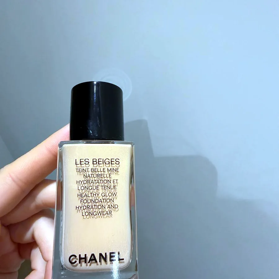 CHANEL Les Beiges Healthy Glow Foundation B30
