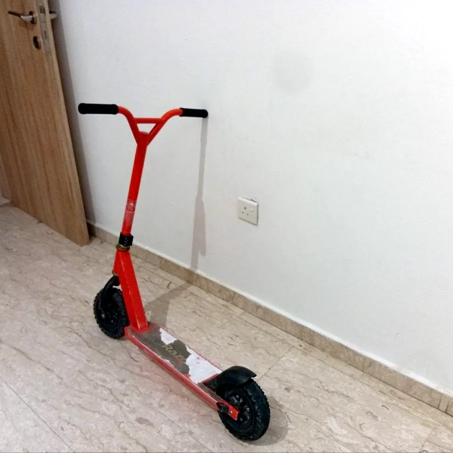 Бездорожный трюковый самокат