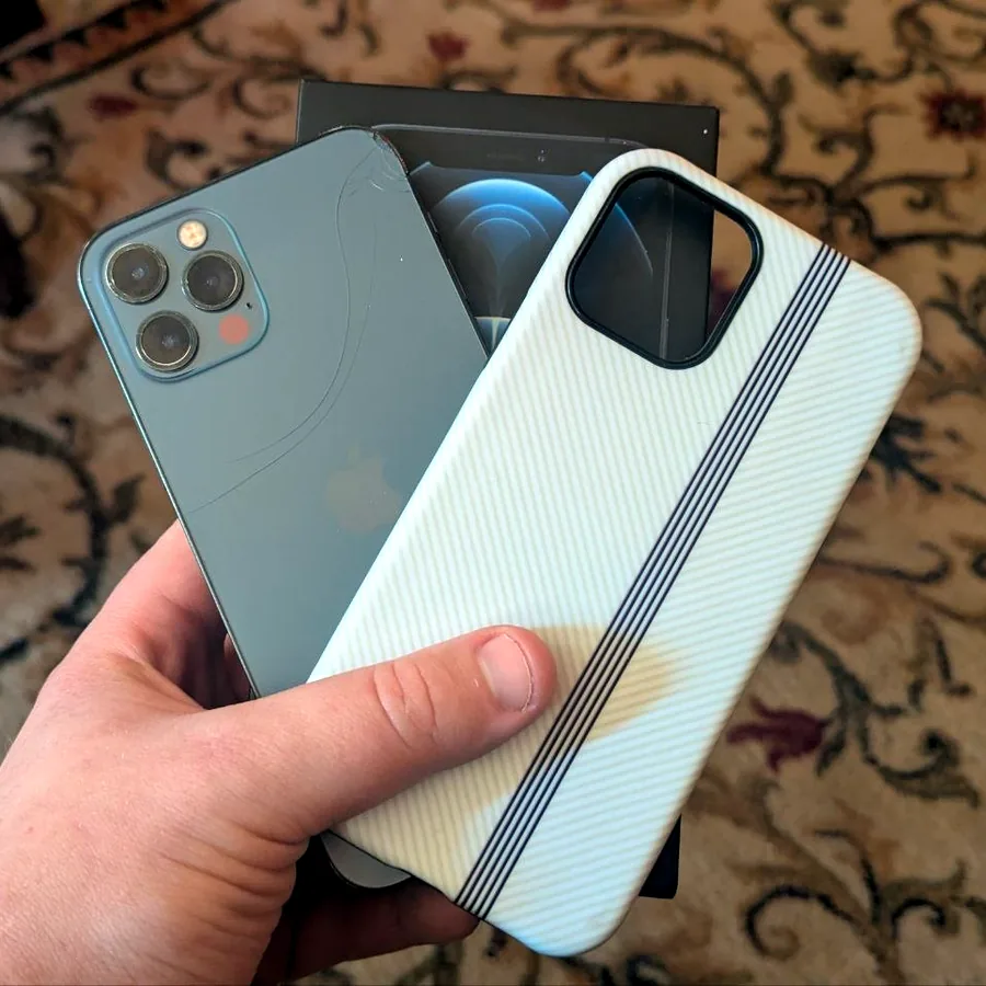 iPhone 12 Pro 128GB, трещина на задней крышке