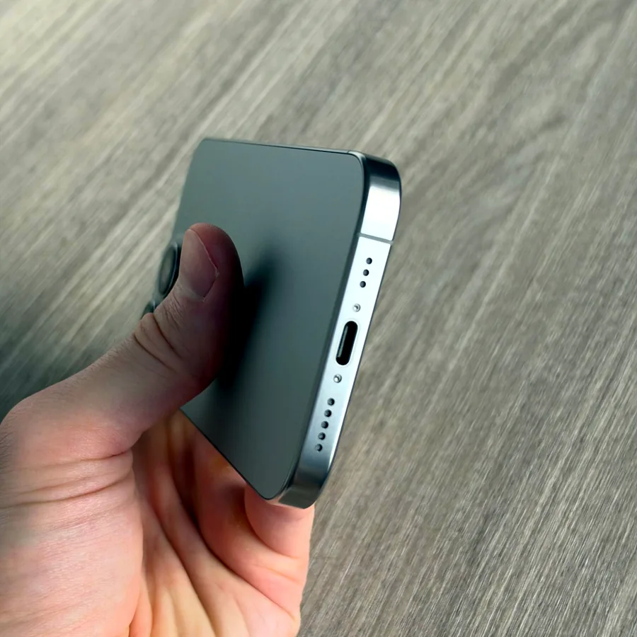 iPhone 16 Pro 128GB Natural Titanium, батарея 90%