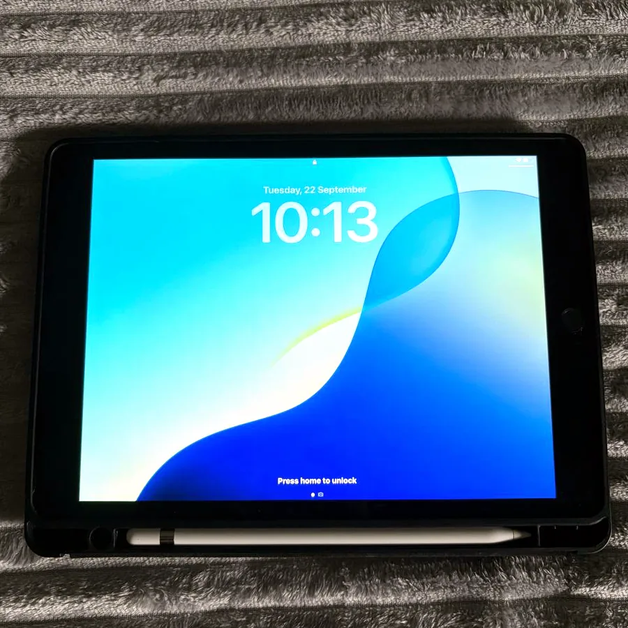 iPad 9, 64 ГБ, с Apple Pencil и чехлом