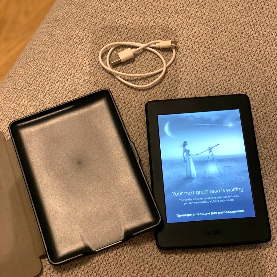 Электронная книга Kindle DP75SDI с чехлом