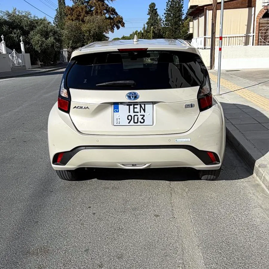 Toyota Aqua 2022, гибрид, пробег 30 000 км