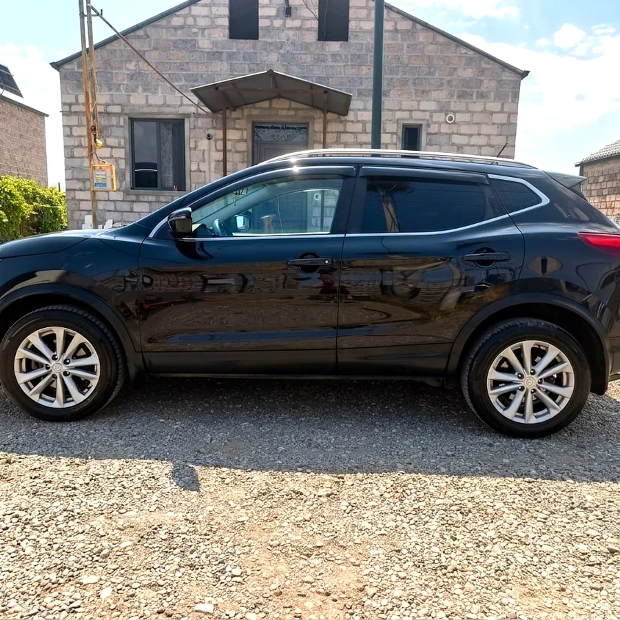 Nissan Rogue Sport SV 2017, пробег 104 443 мили