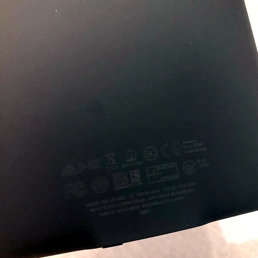 Электронная книга Kindle DP75SDI с чехлом