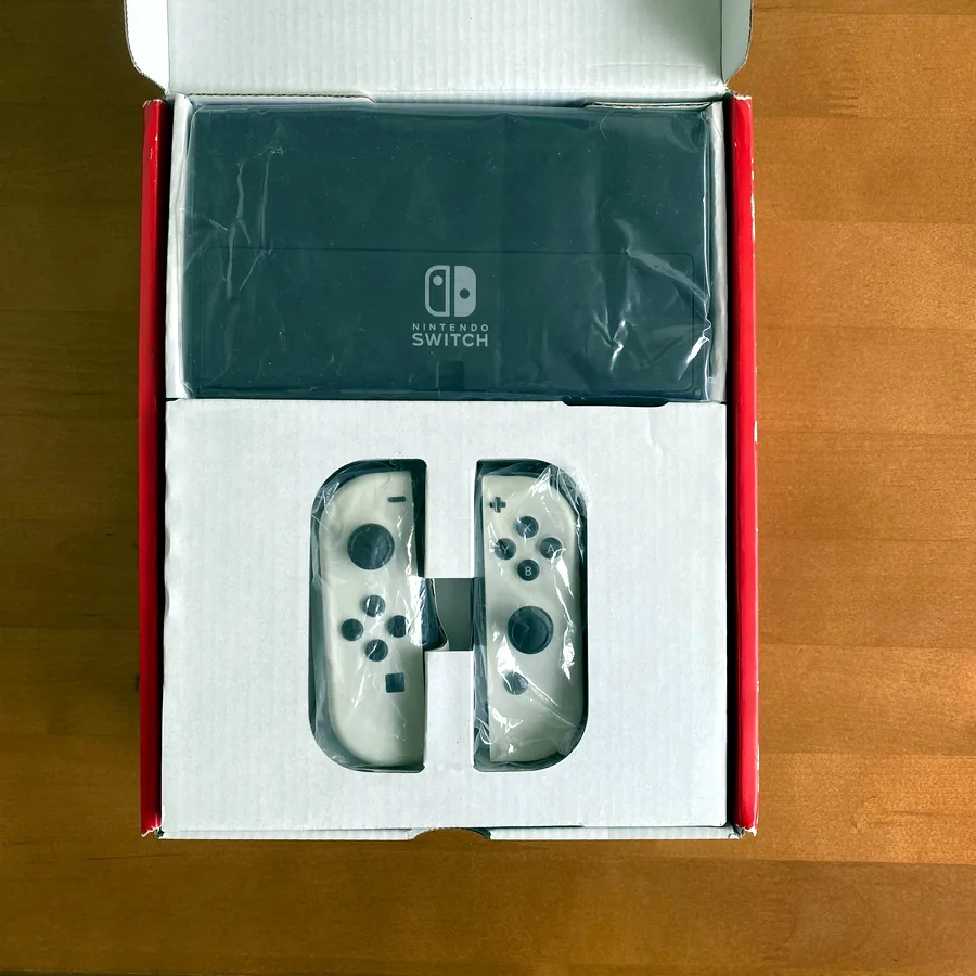 Nintendo Switch OLED White 64GB с играми и аксессуарами