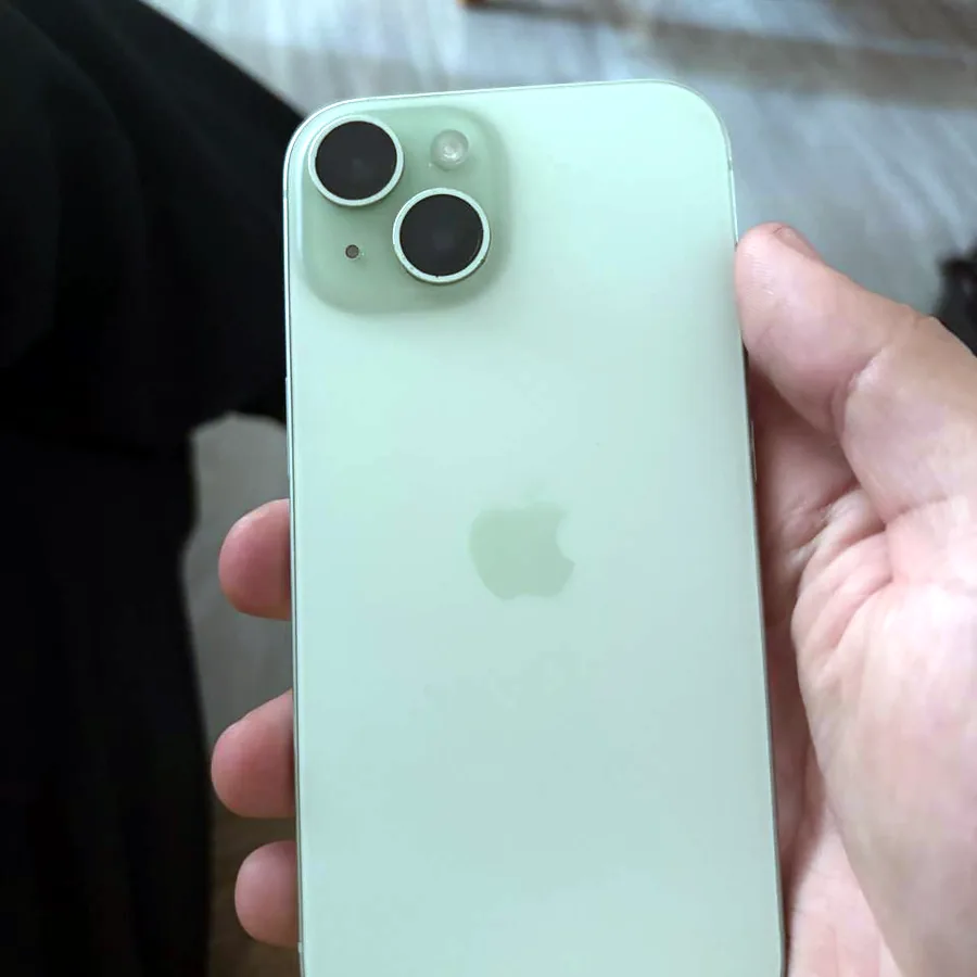 iPhone 15 128GB зелёный, идеальное состояние
