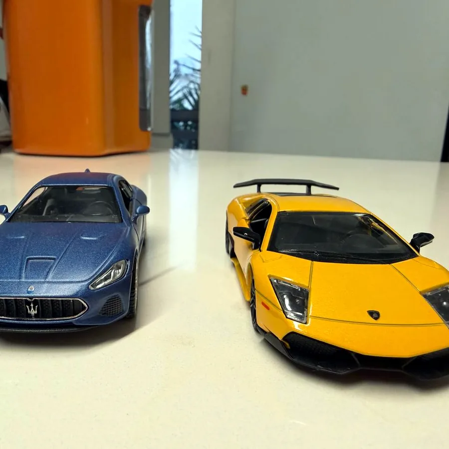 Модельки Maserati и Lamborghini