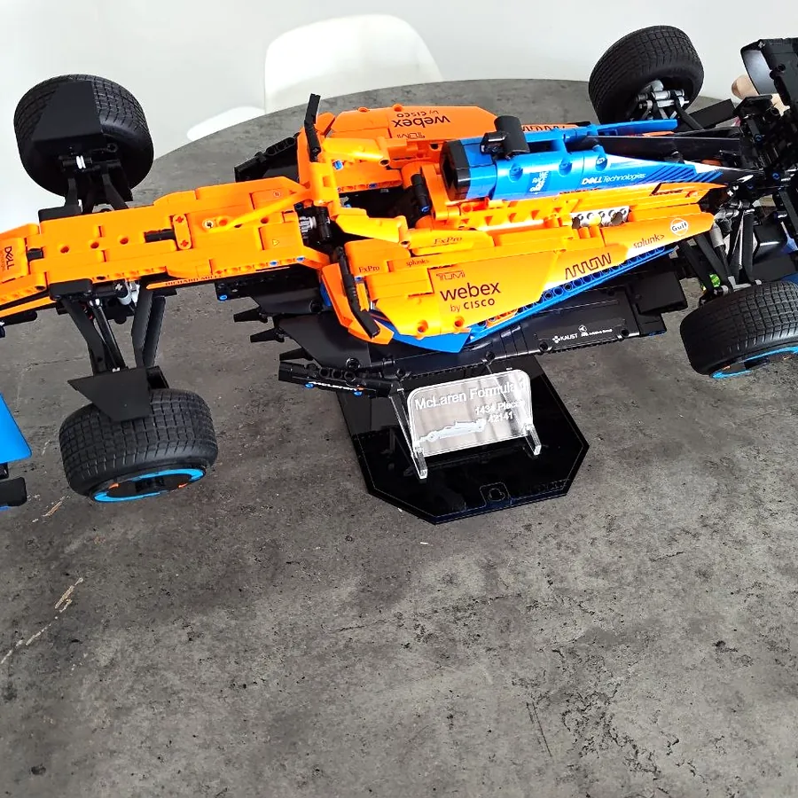 Lego Technic 42141 McLaren Formula 1 с подставкой