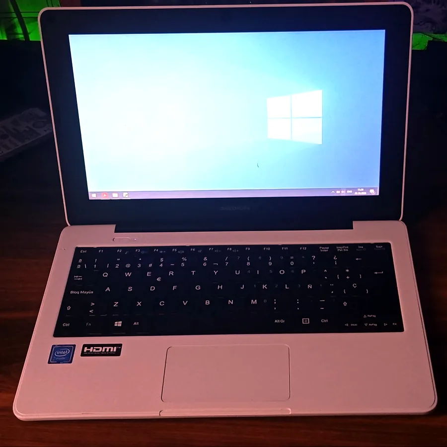 Ноутбук Medion SF20PA3, 4 GB RAM, SSD 120 GB