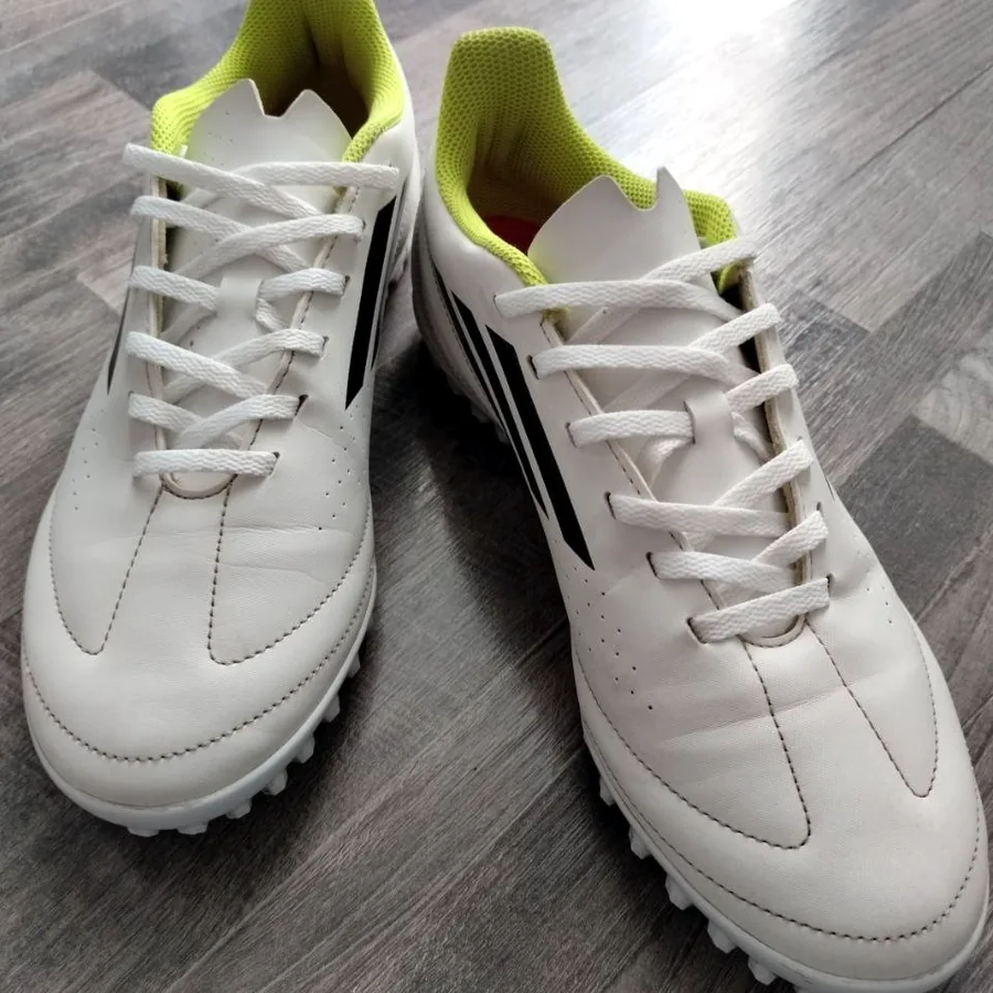 Футбольные бутсы Adidas Deportivo III TF, размер 42⅔