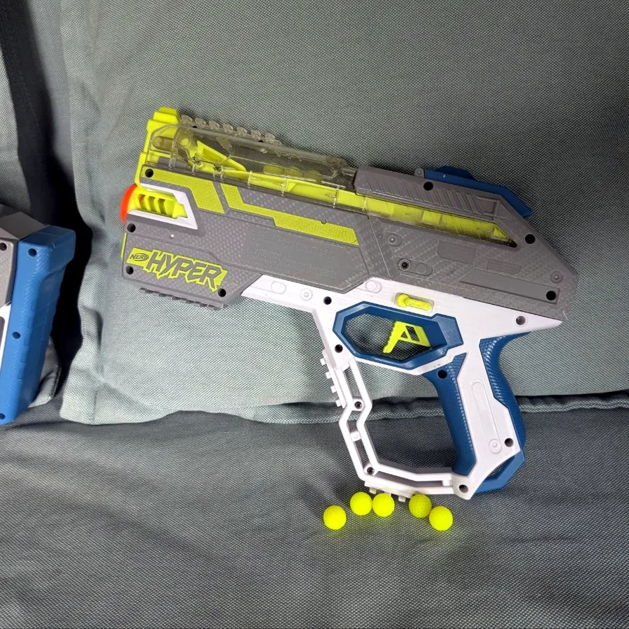 Бластер Nerf Hyper с ручной перезарядкой