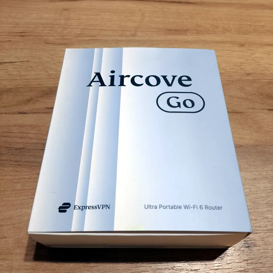 Aircove Go с ExpressVPN, полный комплект