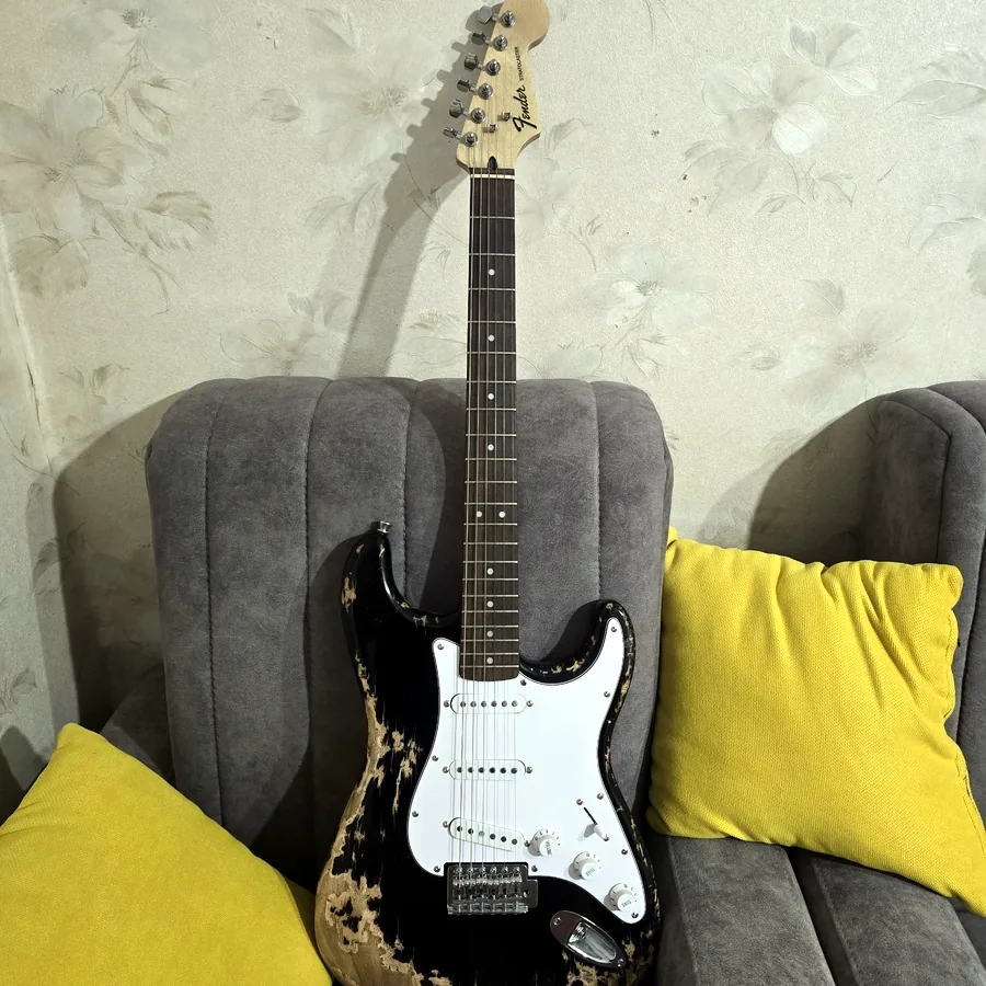 Гитара Squier by Fender Stratocaster, релик