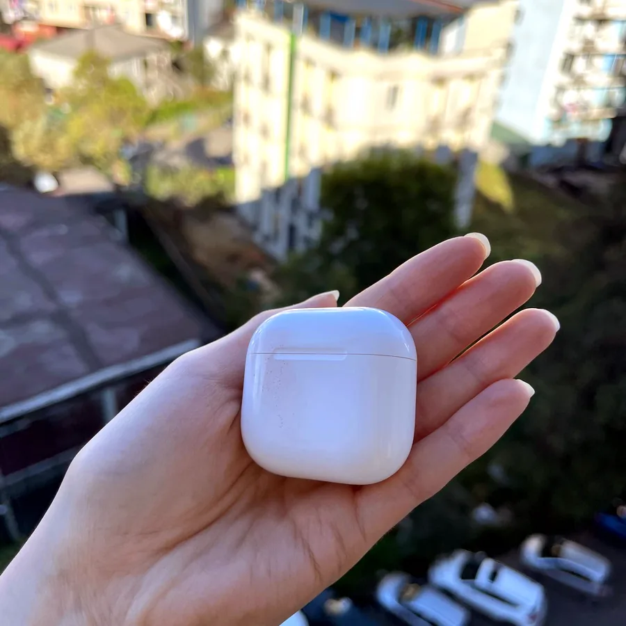 AirPods 4 с шумоподавлением
