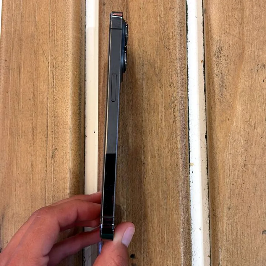 iPhone 13 Pro, 73% батареи, требует ремонта