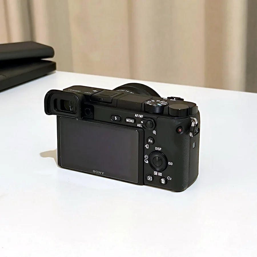 Камера Sony A6400 с объективом и аксессуарами