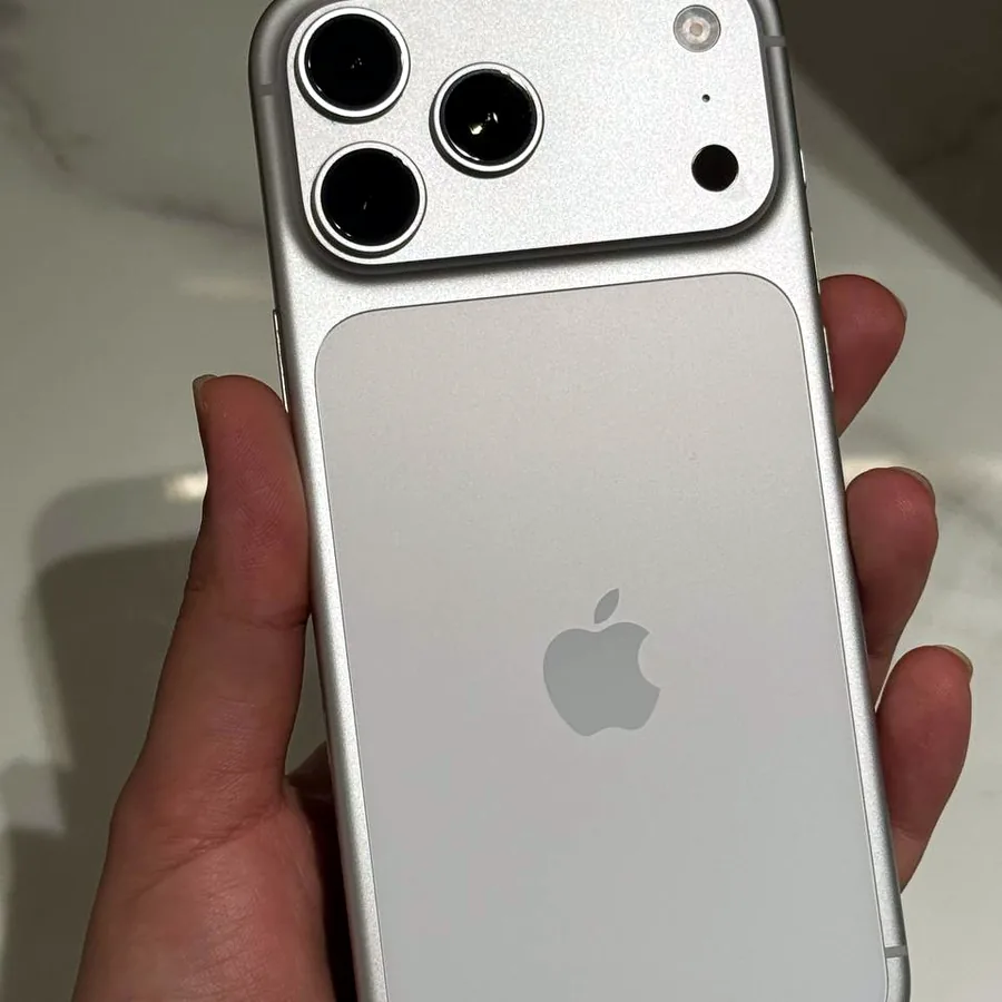 iPhone 17 Pro Max, 256 GB, идеальное состояние