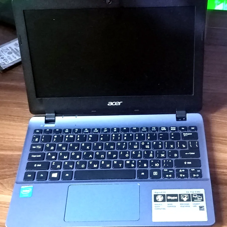 Ноутбук Acer Aspire E11, работает от сети