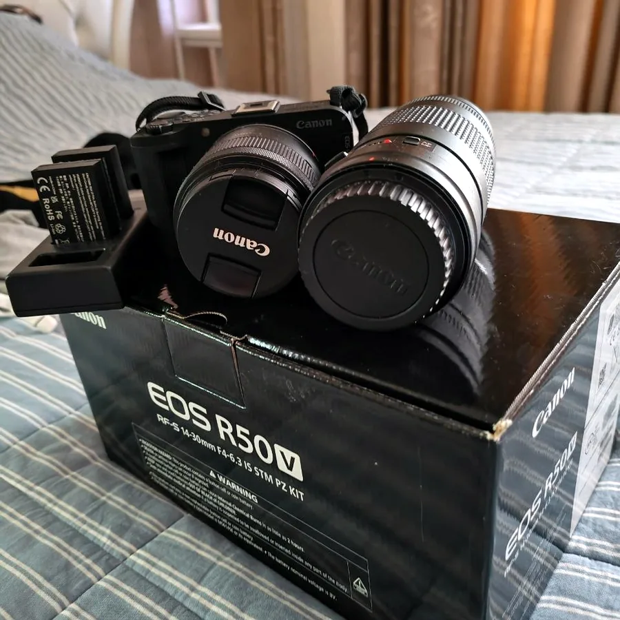 Canon R50V с двумя объективами, 512 Гб карта памяти
