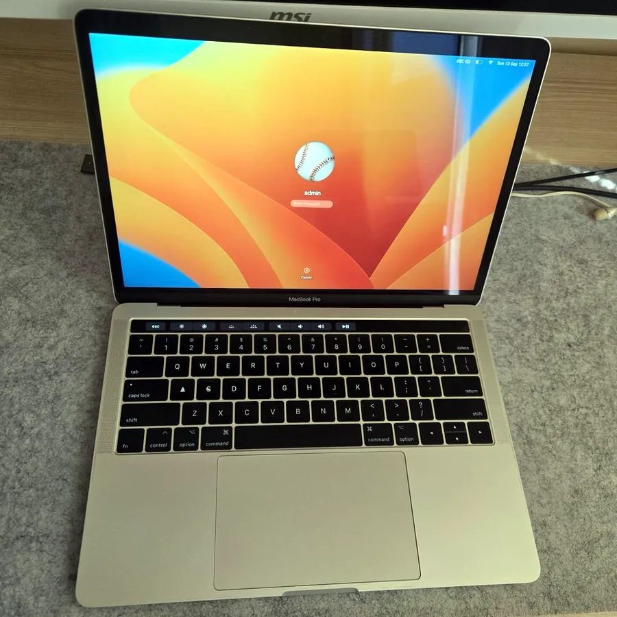 MacBook Pro 13.3 Retina i5 Touchbar 16GB/256GB