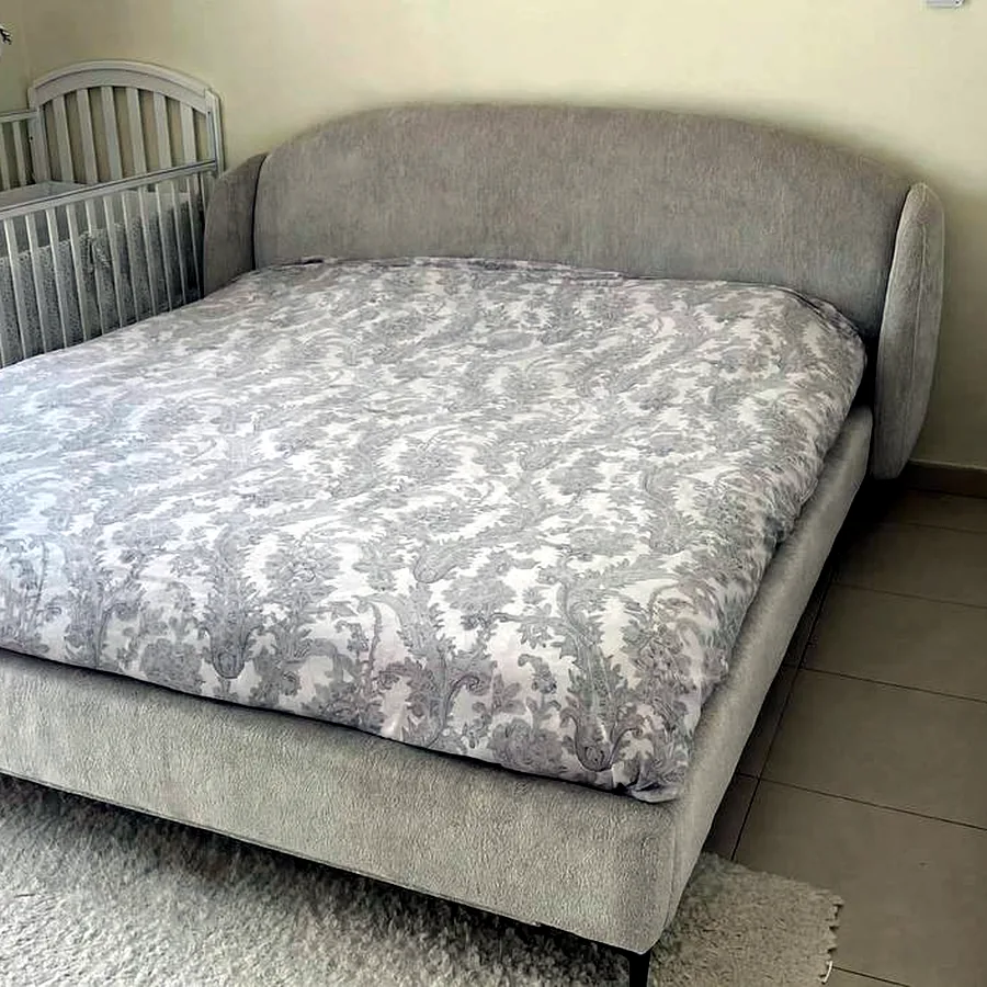 Кровать king-size с матрасом, отличное состояние