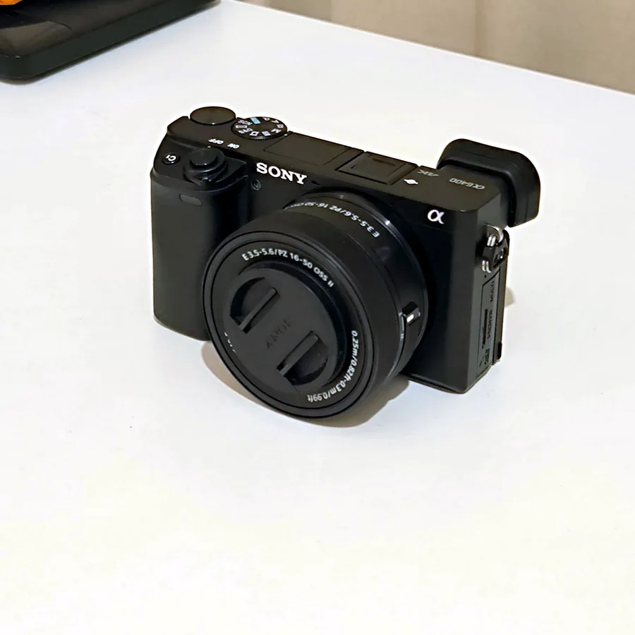 Камера Sony A6400 с объективом и аксессуарами
