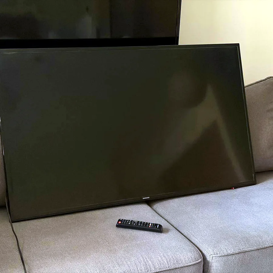 Samsung Smart TV 50 дюймов 4K с кронштейном