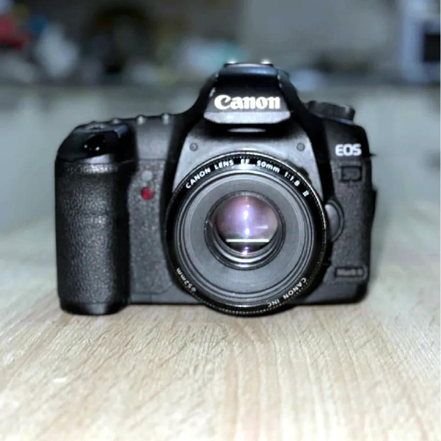 Canon 5D Mark II с объективом 50mm
