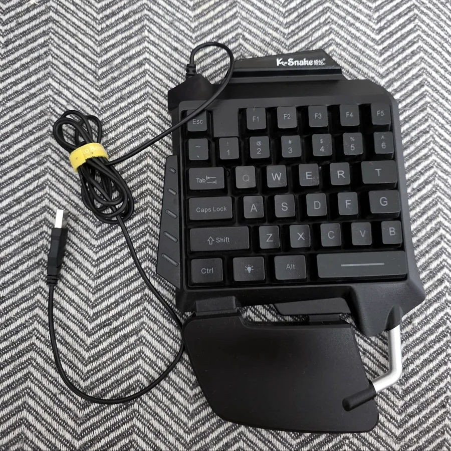 Игровая мини-клавиатура K-Snake с RGB