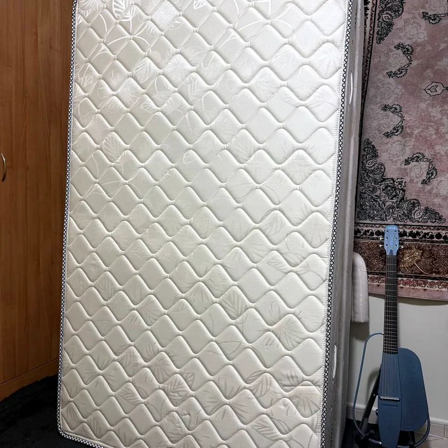Кровать 200х120, почти новая