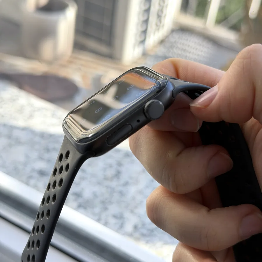 Apple Watch Nike SE 44 mm, 2020