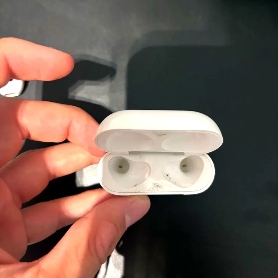 Apple AirPods 2-го поколения
