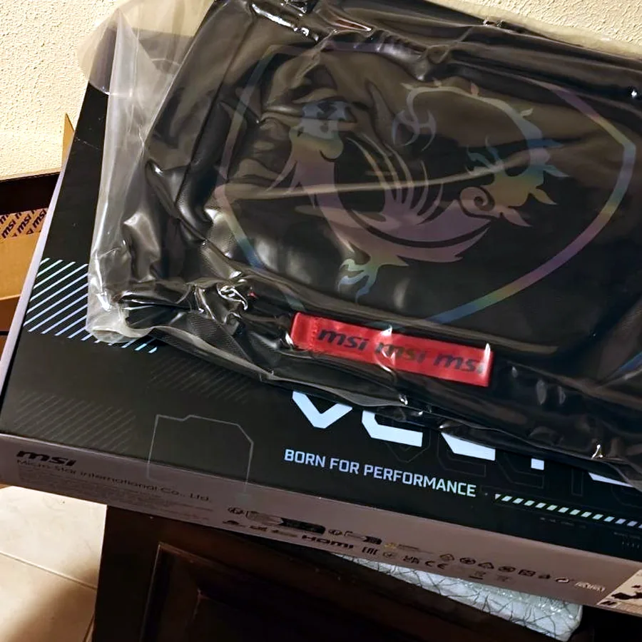Ноутбук MSI Vector A18 HX, RTX 5070 Ti, 5 месяцев