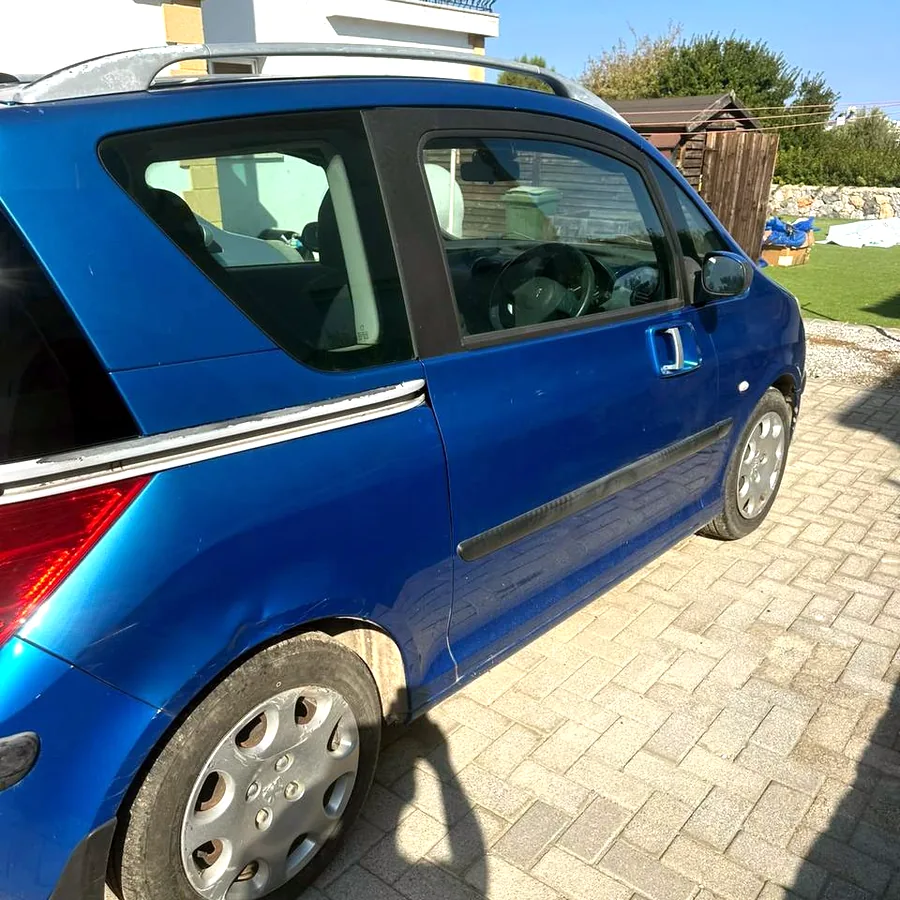 Автомобиль 2007 года, кондиционер работает