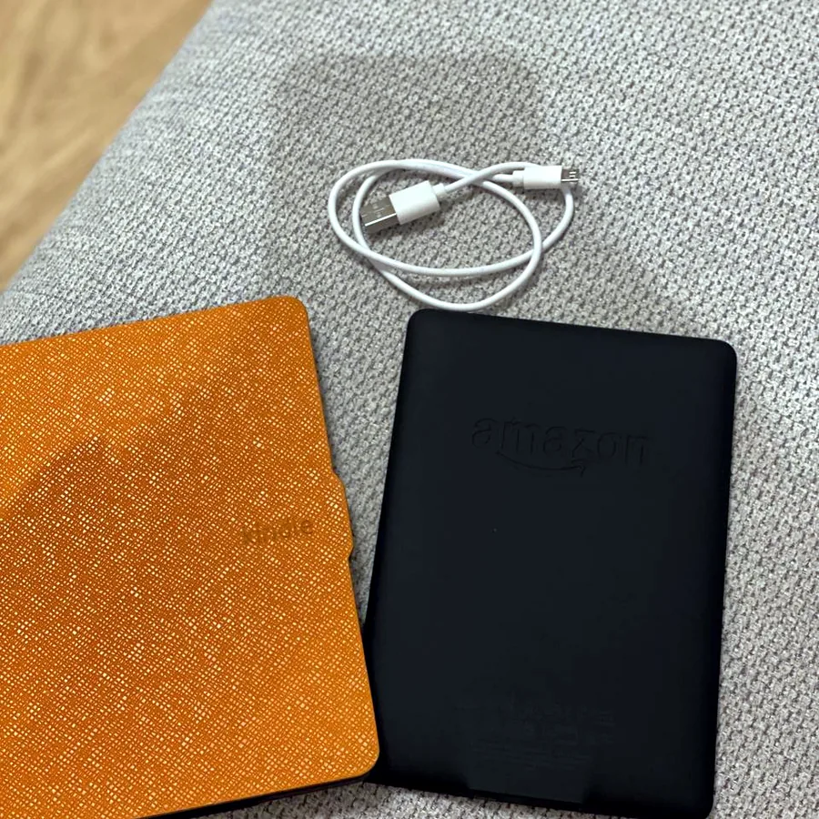 Электронная книга Kindle DP75SDI с чехлом